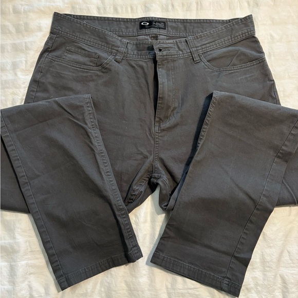 Oakley Chino Pant - Picture 1 of 5